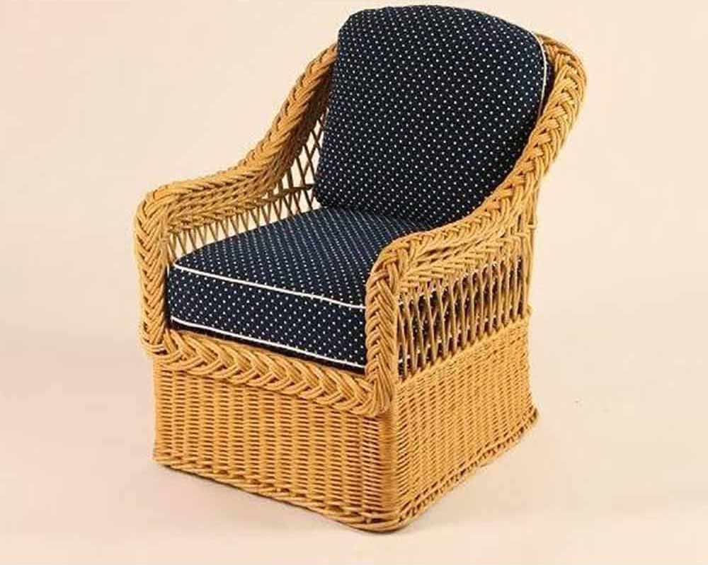 wicker lounge chair